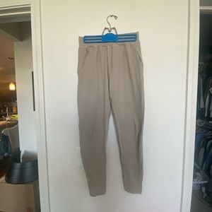 Alphalete- Pro Elite Joggers, Light Gray (small)